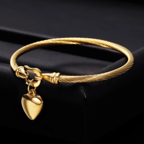 Herz Anhänger Gedrehter Kabel Armreif Titan Stahl Hufeisen Schnalle Gold Überzogen Eleganter Armschmuck Damen