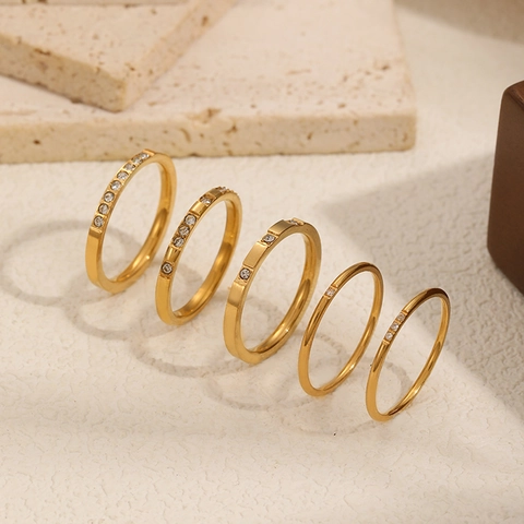 Minimalist Stainless Steel Rhinestone Ring For Women Gold Plated Geometric Round Commute Finger Ring Fashion Jewelry Accessory