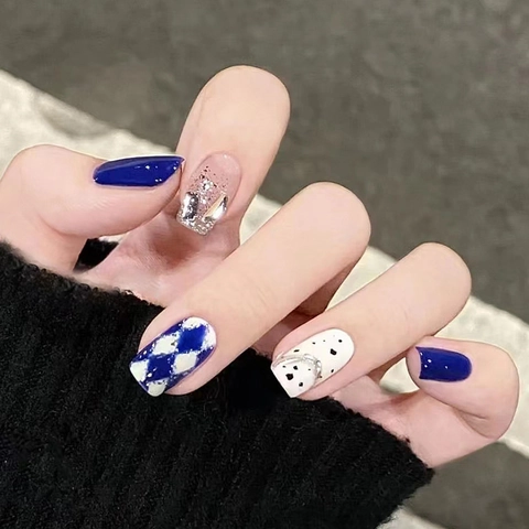 Uñas Postizas Con Patrón De Rombos Azules Y Blancos Con Pedrería Brillo Uñas Artificiales De Moda De Lujo