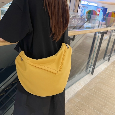 Sac Bandoulière Homme Grande Capacité Nylon Forme Croissant Décontracté Léger Sac À Épaule Style Urbain Sangle Réglable