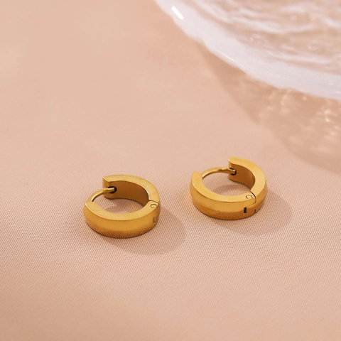 Orecchini A Cerchio Minimalisti In Acciaio Inossidabile Placcato Oro 18K Bordo Smussato Gioielli Geometrici Per Uomo Donna
