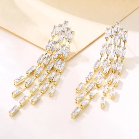Lange Quasten-Ohrhänger Mit Kupfer-Ohrstecker Smaragdgrüner Gestufter Strass Eleganter Statement-Schmuck Für Damen Abendessen