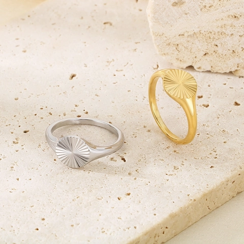Vintage Sunburst Signet Ring Stainless Steel Engraved Radial Pattern Band Ring Minimalist Gold Silver Plated Jewelry For Women