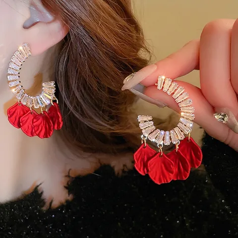 C-Form Hängeohrringe Mit Roten Harzblütenblättern Zirkonia Und Silbernem Ohrstecker Eleganter Vintage-Stil Für Damen