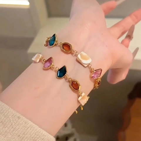 Pulsera Colorida Cuadrada Geométrica Para Mujer Lujo Ligero Aleación Incrustaciones Vidrio Concha Ajustable Retro Joyería Diaria
