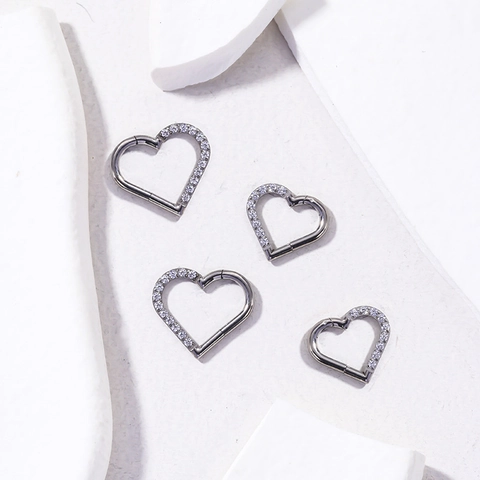 Hartvormige Titanium Kraakbeen Piercing Ring Oorbel Met Zirkoon Scharnierende Segment Ring Trendy Lichaamssieraden