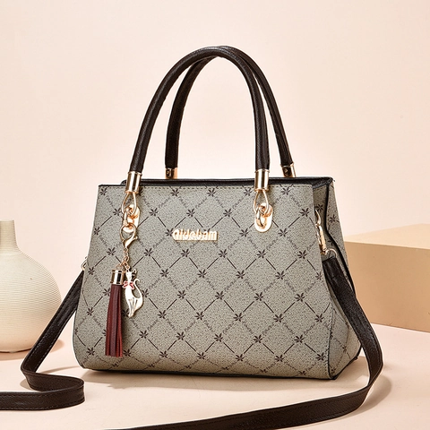 Large Capacity Women Handbag PU Leather Contrast Color Diamond Pattern Tote With Tassel Cat Charm Shoulder Crossbody Bag