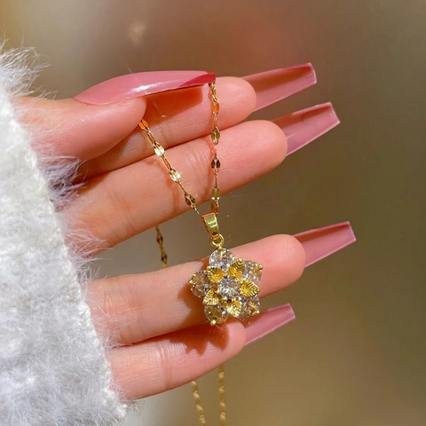 Snowflake Flower Pendant Necklace Titanium Steel Chain Gold Plated Copper Zircon Inlaid Elegant Jewelry For Women