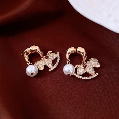 Pendientes De Caballo Balancín Aleación Chapada En Oro 18K Circón Perla Artificial Postes De Plata De Ley 925 Joyería Moda