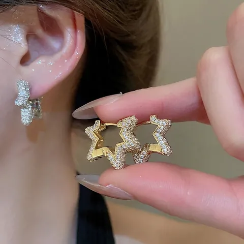 Stern Creolen Aus Kupfer Mit Zirkonia Pavé Hohl Geometrischer Modeschmuck Für Damen Mit Silbernem Ohrstecker