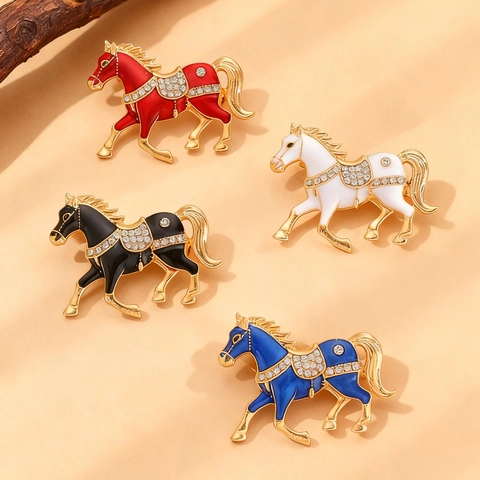 Moda Spilla a Forma di Cavallo in Smalto di Lega di Zinco Lussuosa Spilla per Animali Intarsiata con Strass per Donna Uomo Accessori per Abiti Gioielli