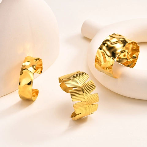 Vintage Roestvrij Stalen Open Manchet Armband Voor Dames Goud Zilver Verguld Gehamerde Textuur Veer Bloem Verstelbare Sieraad