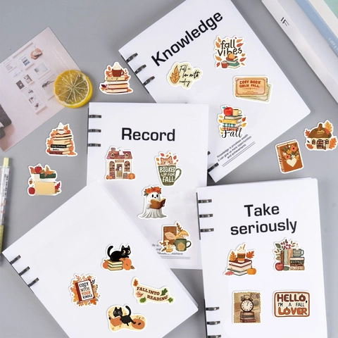 Herbst Lesen Cartoon Aufkleber Wasserdicht PVC Bücherwurm Kürbis Ahornblatt Decals Für Laptop Gitarre Gepäck DIY Dekorativ