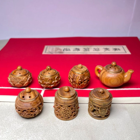 Carved Green Sandalwood Hollow Sachet Diffuser Container Brass Lid Chinese Vintage Peony Lotus Shape Fragrance Ornaments