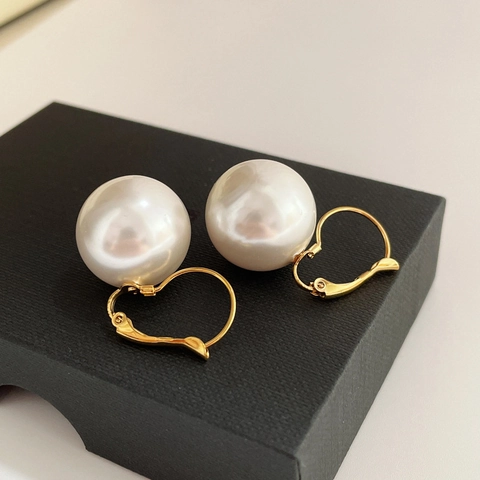 Pendientes De Aro Con Perla Artificial De Imitación Blanca Redonda Aleación Chapada En Oro De 14K Joyería Minimalista Francesa