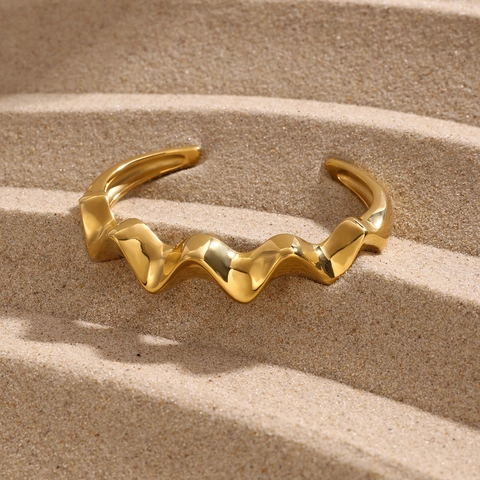 18K Vergulde Roestvrijstalen Armband Voor Dames Onregelmatig Golfontwerp Waterrimpel Open Manchet Moderne Mode Sieraden
