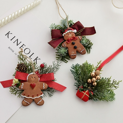 Ornamenti Appesi Di Natale Omino Di Pan Di Zenzero In Resina Con Pigne Bacche Fiocco Rosso Decorazione Albero