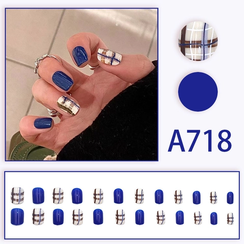 Blue White Plaid Press On Nails Short Square Shape With Glue Elegant Artificial Nails Daily Wear