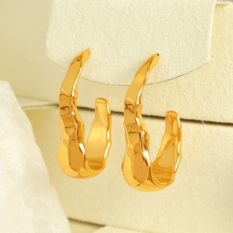 Lava Textur Creolen 18K Vergoldet Edelstahl Unregelmäßig Geometrisch Plissee Design Damen Moderner Luxusschmuck