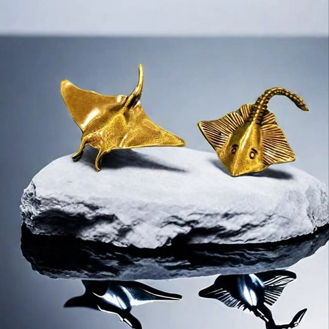 Statuetta Di Razza Manta In Ottone Vintage Miniatura Statua Di Animale Marino Realistico Ornamento Da Scrivania Rame