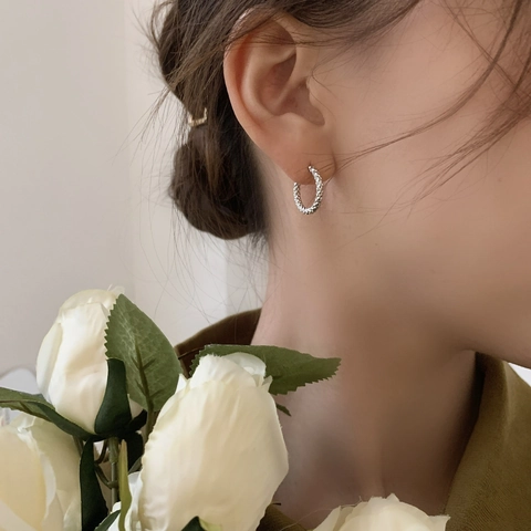 Pendientes de Aro de Acero de Titanio de Estilo Francés para Mujer Minimalistas Personalizados con Relieve de Polvo de Estrellas Color Dorado