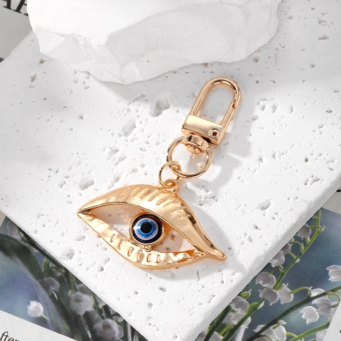 Evil Eye Keychain Hollow Out Alloy Turkish Blue Eye Pendant Retro Ethnic Protection Amulet Key Ring Accessory