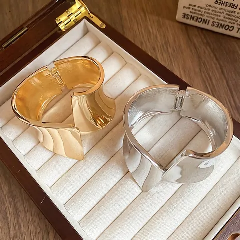 Moderner Breiter Manschettenarmreif Unregelmäßiger Geometrischer Metallarmreif Minimalistischer Polierter Legierungsschmuck