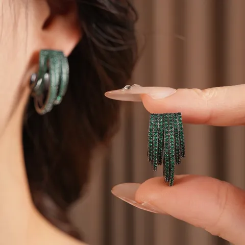 Boucles D'oreilles Créoles Multicouches En Forme De C Avec Zircon Vert Base En Cuivre Et Tige En Argent Vintage Luxe