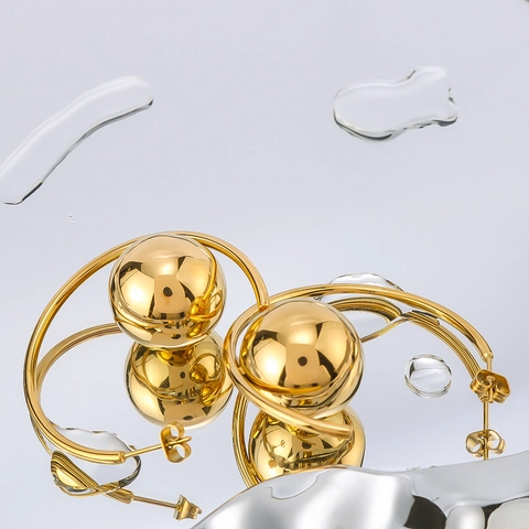 Orecchini A Cerchio Con Sfera In Acciaio Inossidabile Placcato Oro 18K Design Luna Geometrica Lucidato A Specchio Donna