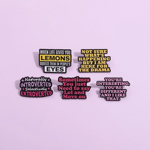 Lot de Pins Émaillés avec Citations Amusantes Alliage Dessin Animé Slogan Lettre Broche pour Vêtements Sacs Sac à Dos Bijoux