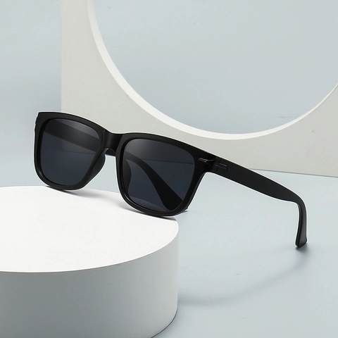 Square Sunglasses UV400 Protection Retro Plastic Frame Fashion Gradient Lenses Eyewear For Men Women