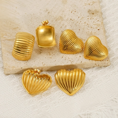 Herz Und C-Form Ohrstecker 18K Vergoldet 304 Edelstahl Rippentextur Wasserdicht Hypoallergen Für Damen
