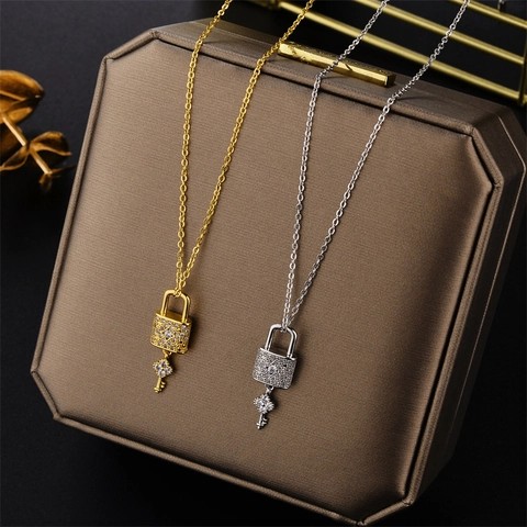 Fashion Titanium Steel Lock And Key Pendant Necklace For Women Full Rhinestone Inlaid Clavicle Chain Gold Silver Jewelry