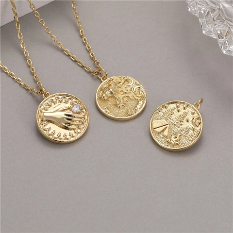 Pendentif Pièce Ronde Vintage en Cuivre Plaqué Or avec Relief Lion Camping Main Breloques pour Création de Bijoux DIY Accessoires