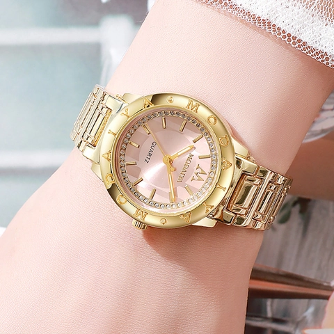 Orologio al Quarzo da Donna alla Moda Cinturino in Metallo in Lega Lunetta con Strass Decorazione a Lettere Orologio da Polso Analogico Rotondo di Lusso Regalo di Gioielli Quotidiani Casual