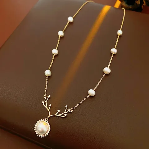 Collar Con Colgante De Asta De Ciervo Perlas Artificiales Cobre Circón Incrustado Estilo Vintage Lujo Ligero Para Mujer Cadena Clavícula