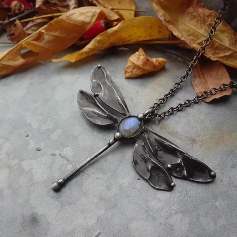 Retro Libelle Anhänger Halskette Vintage Legierung Mondstein Inlay Gothic Ethnischen Stil Damen Schmuck