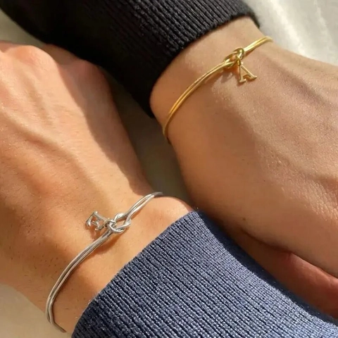 Bracelet À Double Chaîne Serpent Avec Pendentif Lettre Initiale Design Noeud Bijoux En Acier Inoxydable Pour Femmes