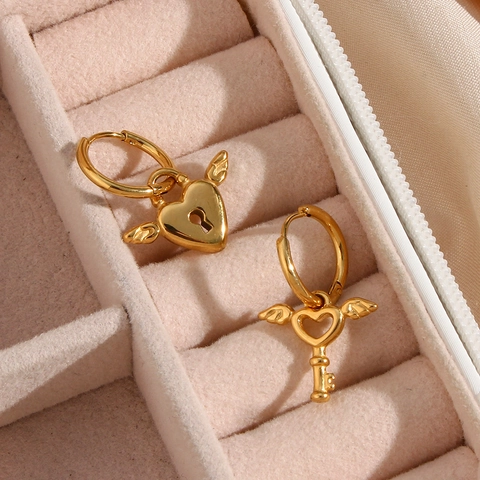 Asymmetrische Hängeohrringe 18K Vergoldeter Edelstahl Herzschloss Schlüssel Mit Flügeln Romantischer Schmuck Für Damen