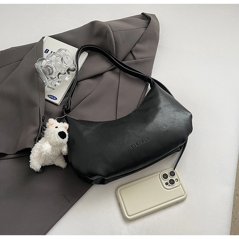 Sac Hobo Femme Cuir PU Croissant Sac À Épaule Sous L'aisselle Avec Pendentif Ours En Peluche Style Rétro Minimaliste