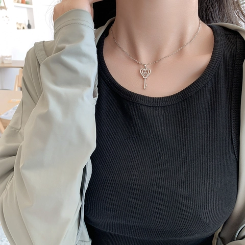 Minimalist Heart Key Pendant Necklace Moving Stone Titanium Steel Copper Inlaid Zircon Clavicle Chain Jewelry For Women