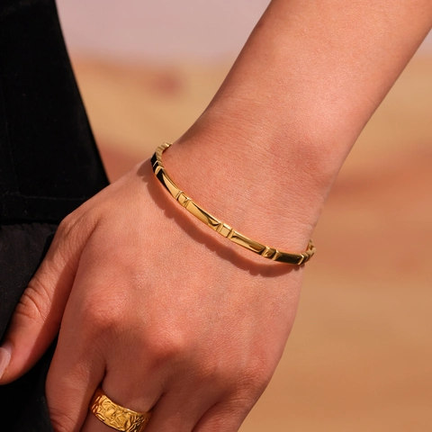 Bracciale Rigido Texture Bambù Acciaio Inossidabile Placcato Oro 18K Segmentato Minimalista Lucido Impilabile Gioielli Donna