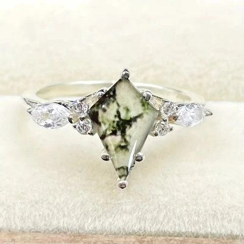 Vintage Moss Agate Ring For Women Rhombus Kite Shape Copper With Zircon Inlay Retro Minimalist Natural Texture Finger Jewelry