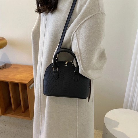 Women Shell Crossbody Bag Crocodile Pattern PU Leather Handbag With Gold Zipper Adjustable Strap Retro Fashion Style