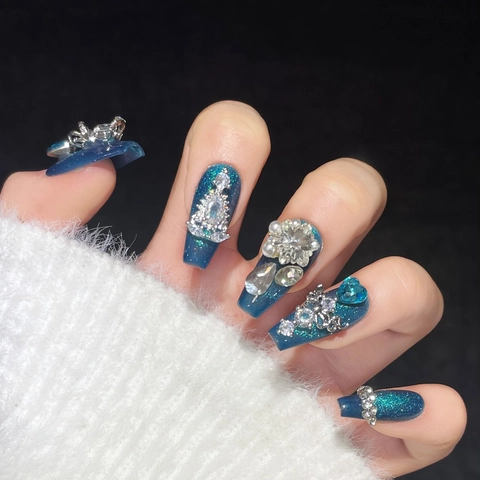 Handgemaakte Donkerblauwe Cat Eye Press On Nagels Met Strass Hart Boog Lange Doodskist Luxe Kunstnagels