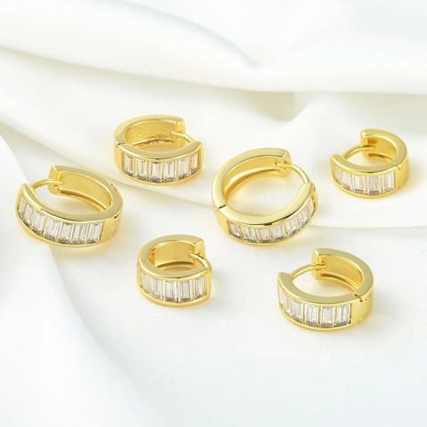 Orecchini A Cerchio Huggie Rame Placcato Taglio Baguette Zirconia Trasparente Gioielli Di Moda Minimalista Moderna Geometrica Per Donne