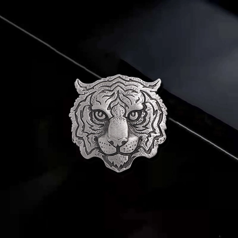 Vintage Alloy Tiger Head Brooch For Men Electroplated Animal Zodiac Lapel Pin Business Suit Accessories Fashion Jewelry Gift
