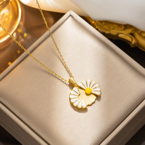 Stainless Steel Daisy Openable Pendant Necklace For Women Copper Enamel Flower Drip Oil Fashion Jewelry Accessory Gift