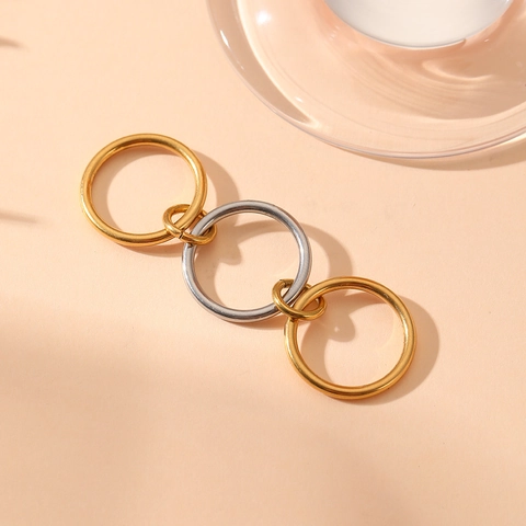 Minimalistische Roestvrijstalen Inelkaar Grijpende Drievoudige Ring Voor Dames Hoogglans Gepolijst Tweekleurig Sieraden