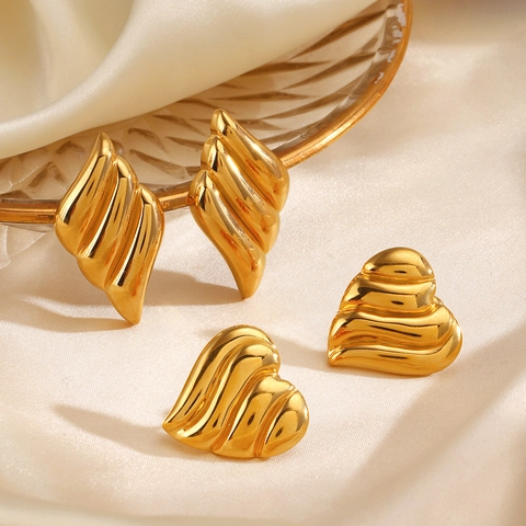 Französisches Retro Edelstahl Herz Flügel Ohrstecker Vergoldet Poliert Geometrischer Modeschmuck Für Damen Alltag